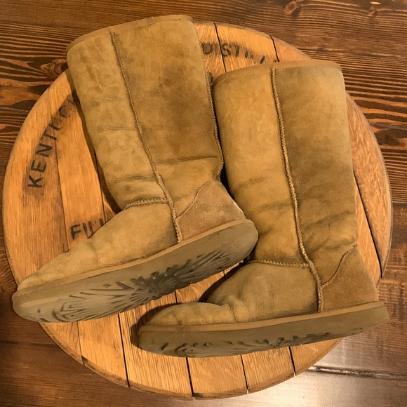 Ugh Boots, Tall SZ 9 - Picture 2 of 8